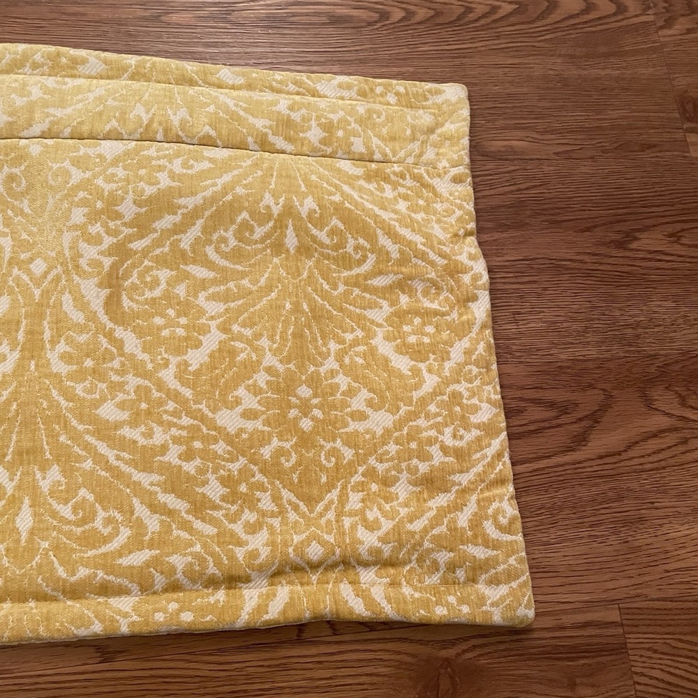 Set Of 2 Yellow/White Damask Pillow Covers Zipper Closure (23 X 15 & 25 X 14) - Picture 3 of 8